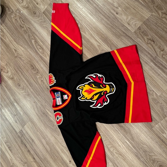 Calgary Flames Black Basty Horse NHL CCM Hockey Jersey Adult small VINTAGE - Picture 5 of 6